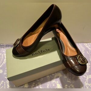 WOMEN’S NURTURE WEDGES.